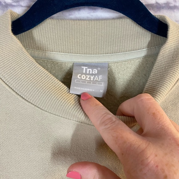Tna Aritzia CozyAF Beige Fleece Cropped Sweatshirt Size M - Picture 4 of 7